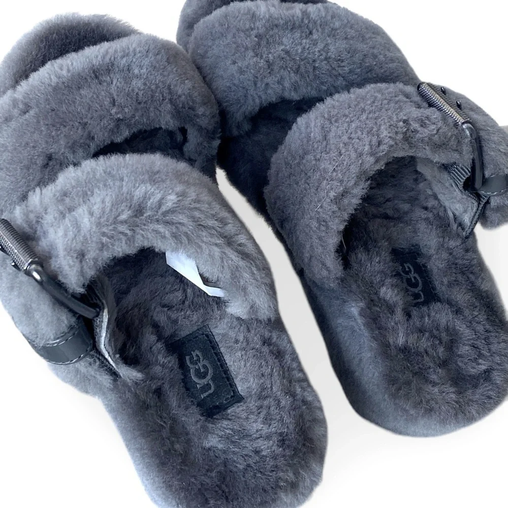 UGG PLATFORM FUZZ 2 Strap SLIPPERS GREY Size 5 Height 2” Minimalist Light Goth